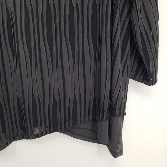 Chico's Easywear Asymmetrical Tunic Top L Abstract Wavy Texture Knit Gray Black - Picture 6 of 9